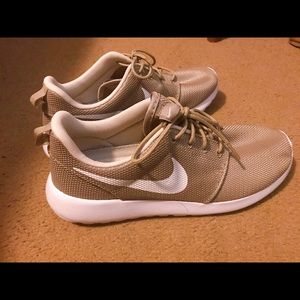 Nike Roche women 8